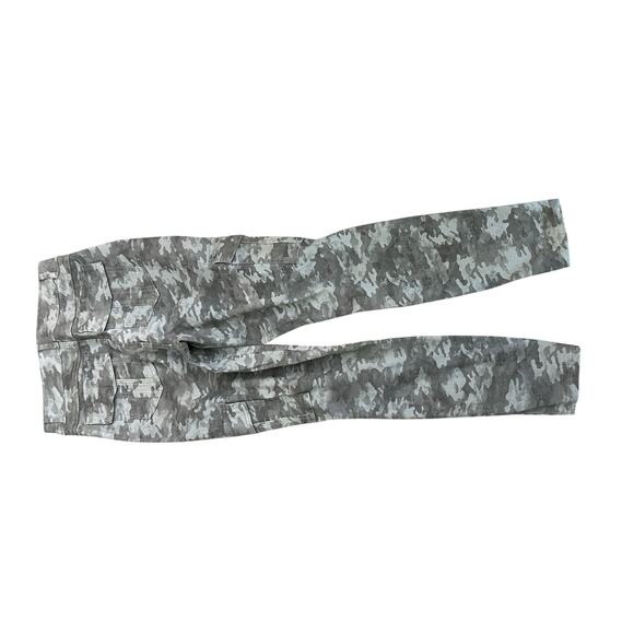 Spanx Women's Gray Camouflage Print Stretch Twill Cargo Jogger Pants Size Large - Picture 3 of 8